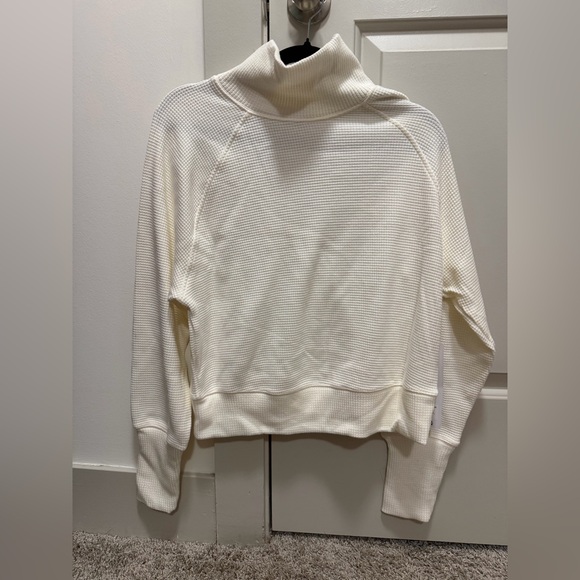 Alo Yoga Small Ivory Waffle Weekend Escape Mockneck Long Sleeve. 🥥⚡️